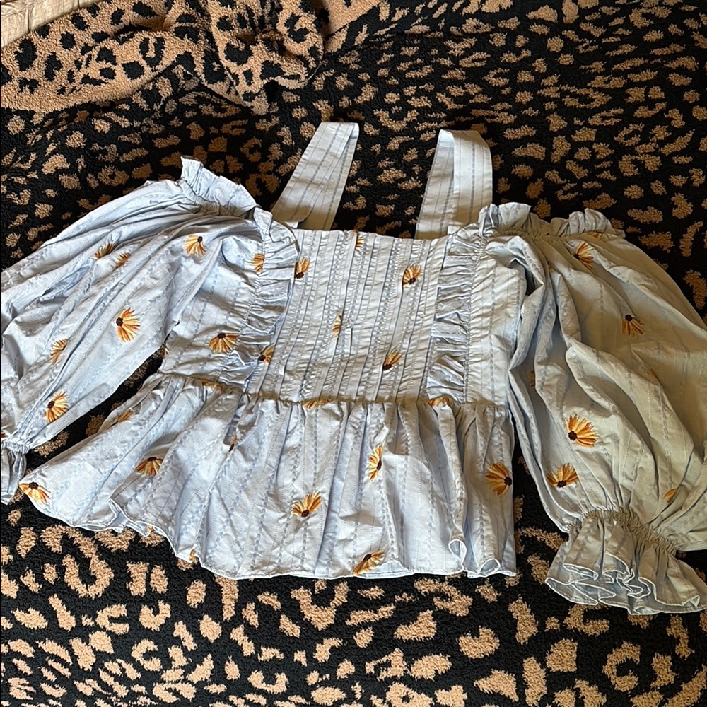 Lug Von Siga Floral woman’s  Top with Puff Sleeves size 36.